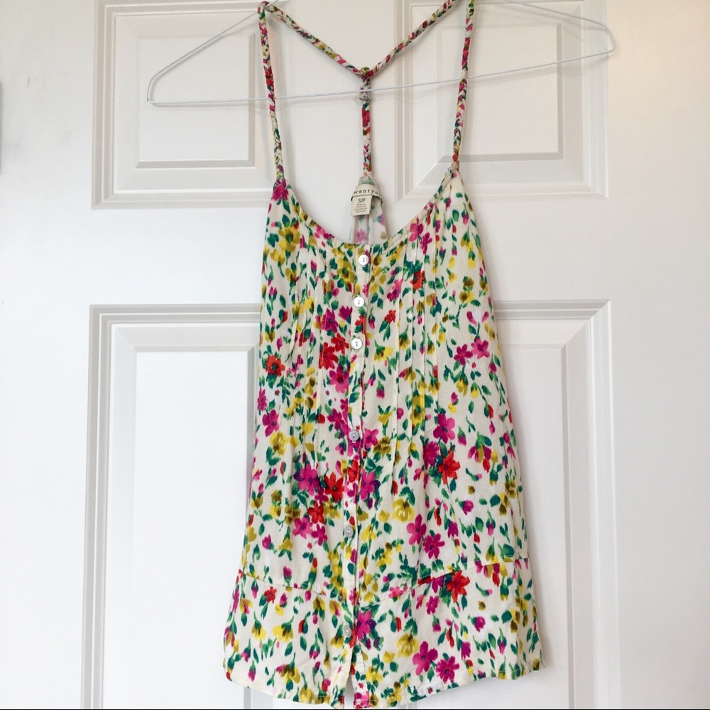 Super Cute Floral Tank 😍